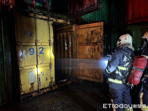 ▲▼金門料羅商港貨櫃火警。（圖／記者林名揚翻攝）