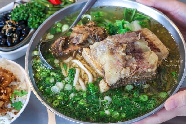 ▲▼孫叔叔牛骨牛肉麵。（圖／部落客陳小可的吃喝玩樂授權提供）