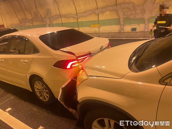 ▲國道6號東向18公里今天上午發生4車追撞交通事故。（圖／記者高堂堯翻攝）