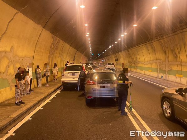 ▲國道6號東向18公里今天上午發生4車追撞交通事故。（圖／記者高堂堯翻攝）