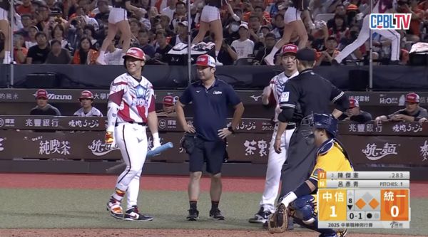 ▲陳傑憲抽筋退場。（圖／CPBL TV）