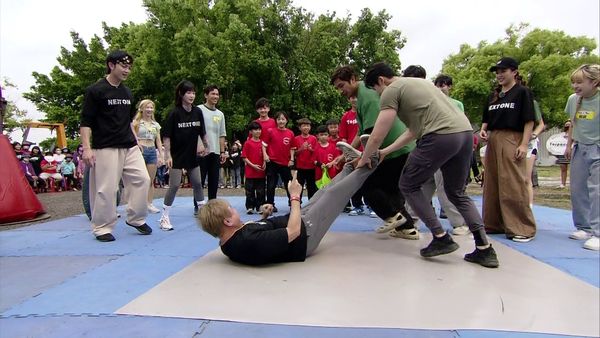 ▲▼胡瓜挑戰頭轉。（圖／民視提供）