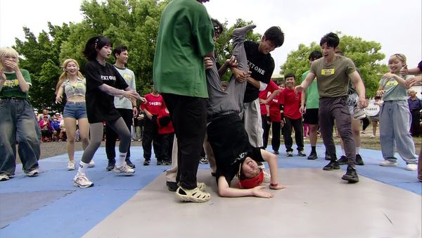 ▲▼胡瓜挑戰頭轉。（圖／民視提供）