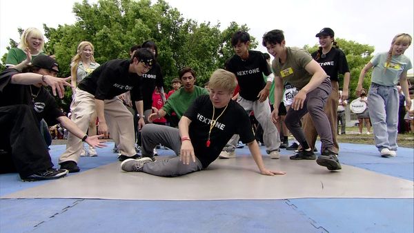 ▲▼胡瓜挑戰頭轉。（圖／民視提供）