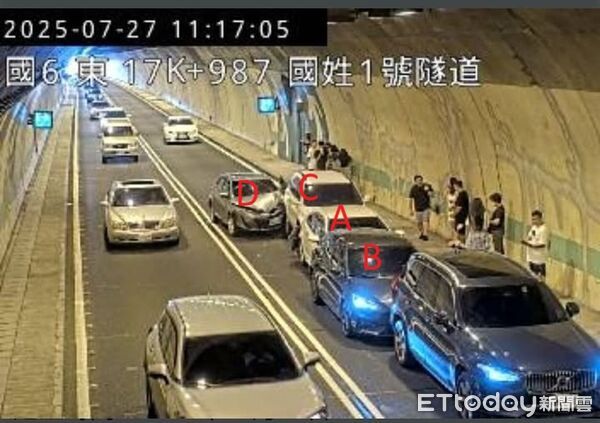 ▲國道6號發生4車連環追撞車禍。（圖／記者高堂堯翻攝）