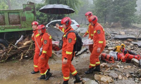 ▲▼北京暴雨轉移3千人！密雲水庫向下游洩洪。（圖／翻攝新京報）