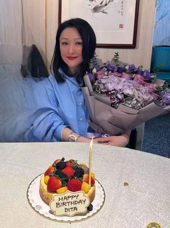 ▲甄楚倩54歲近況曝光。（圖／翻攝自小紅書）