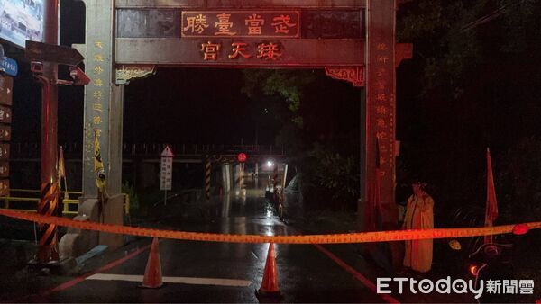 ▲宜蘭頭城暴雨狂灌！北宜公路連傳落石。（圖／記者游芳男翻攝）