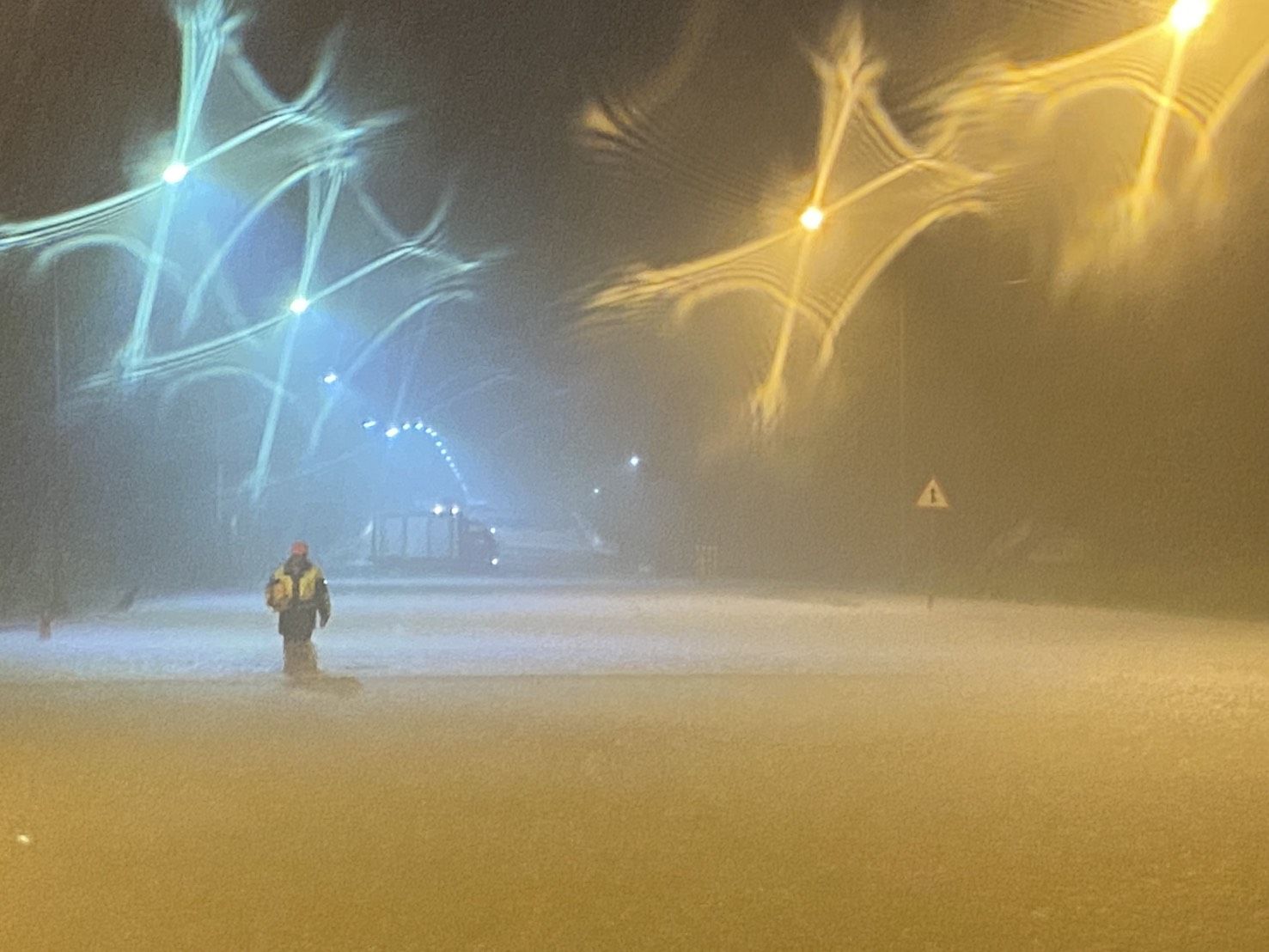 ▲▼嘉義大雷雨狂炸，水上鄉台82線、嘉175線交流道積淹水，緊急封閉。（圖／記者翁伊森翻攝）