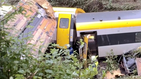 ▲▼德國火車出軌至少3死。（圖／路透）