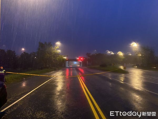 ▲▼嘉義大雷雨狂炸，水上鄉台82線、嘉175線交流道積淹水，緊急封閉。（圖／記者翁伊森翻攝）