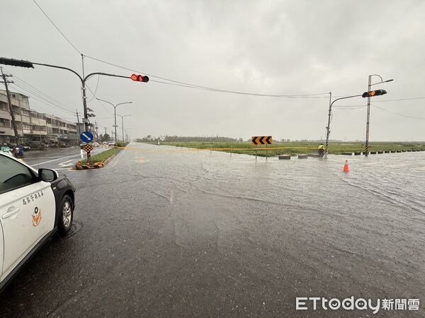 ▲▼嘉義大雷雨狂炸，朴子市168線與小糠榔五路口（往西）車道積水。（圖／記者翁伊森翻攝）