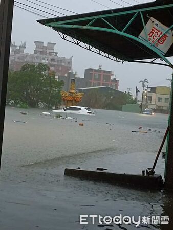 ▲▼嘉義大雷雨狂炸，後潭平安宮淹水。（圖／記者翁伊森翻攝）