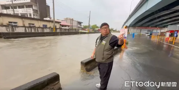 ▲▼嘉義大雷雨，太保市埤麻腳大排滿出淹水。（圖／記者翁伊森翻攝）
