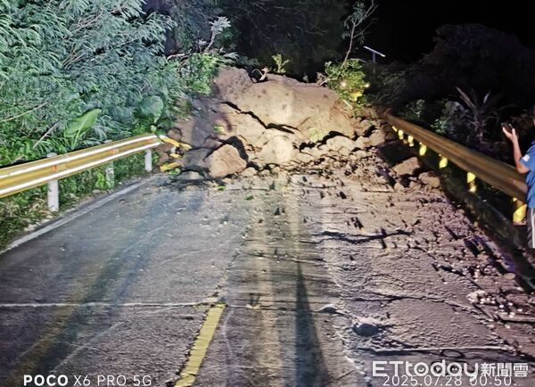 ▲綠島東90線山壁坍方。（圖／記者楊晨東翻攝）