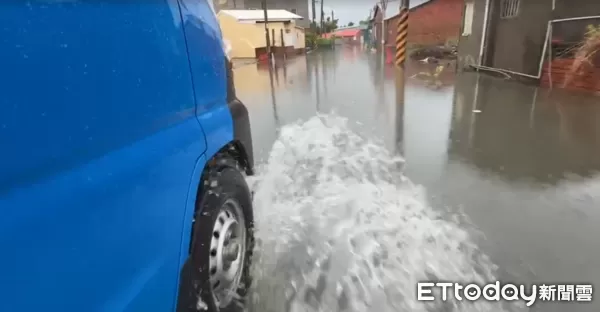 ▲▼             因豪雨影響造成雲林縣沿海地區淹水，部分住戶家中也積水。（圖／記者游瓊華翻攝，下同）