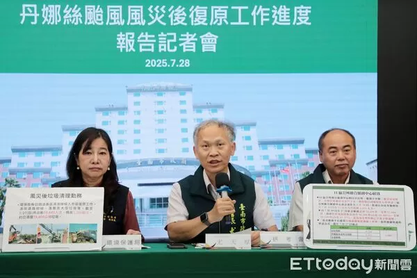 ▲台南市災區聯合服務中心假日持續開放受理風災慰助金申請作業。（記者林東良翻攝，下同）