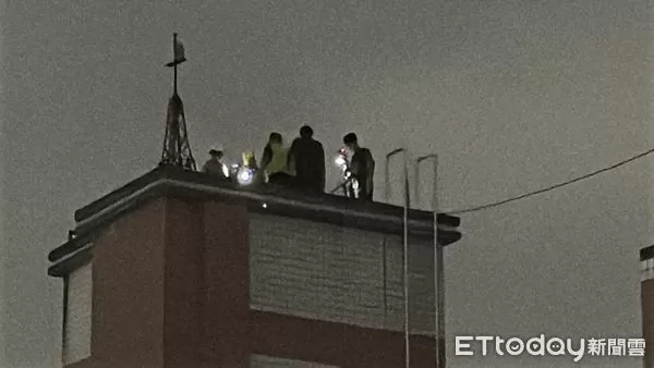 ▲▼水塔浮屍。（圖／記者許權毅攝）