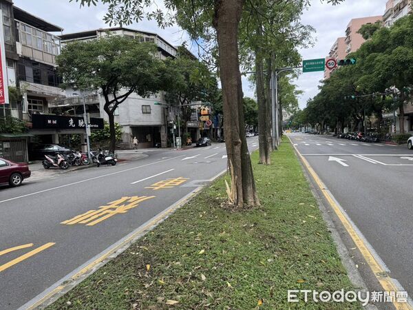 ▲▼             78歲張姓老翁駕駛勞斯萊斯，撞上騎腳踏車的17歲少年。（圖／記者張君豪翻攝，下同）