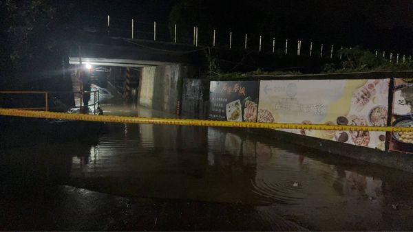 ▲75歲婦騎單車撿蝸牛徹夜未歸，今（28）日清晨被發現陳屍在昨晚協天宮淹水涵洞附近海灘上。（圖由警方提供）