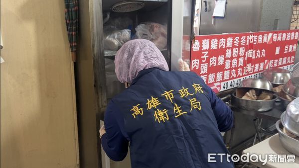 ▲▼衛生局今日到魯肉飯店稽查。（圖／記者許宥孺翻攝）