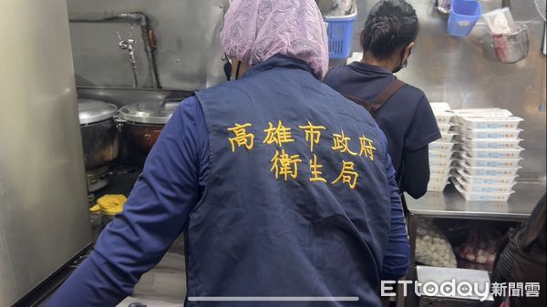 ▲▼衛生局今日到魯肉飯店稽查。（圖／記者許宥孺翻攝）
