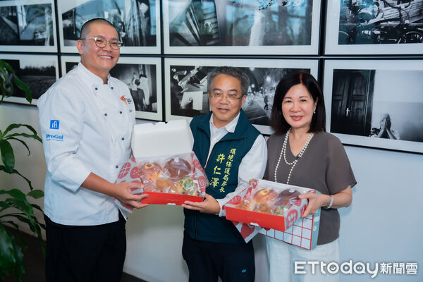 ▲商研院張皇珍副院長與蜷尾家創辦人李豫，共準備200份「擂茶螺雷麵包」及「客家草仔胖」新麵包，28日致贈安平、中西及溝渠等清潔隊。（圖／記者林東良翻攝，下同）