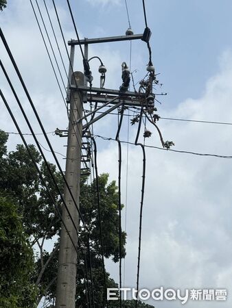 ▲台南後壁豪大雨，台電新營區處啟動災後特別巡查作業，全力穩住供電安全。（記者林東良翻攝，下同）
