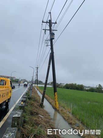 ▲台南後壁豪大雨，台電新營區處啟動災後特別巡查作業，全力穩住供電安全。（記者林東良翻攝，下同）