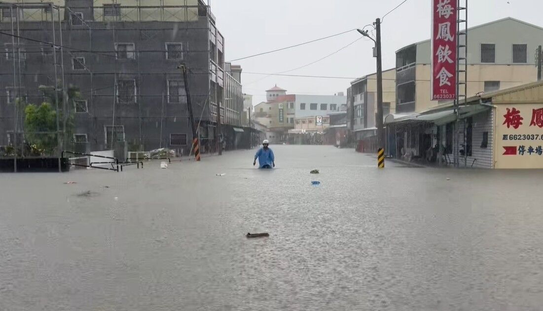 LIVE／致災性雨彈狂炸中南部！4縣市停班課　氣象署20:30最新說明