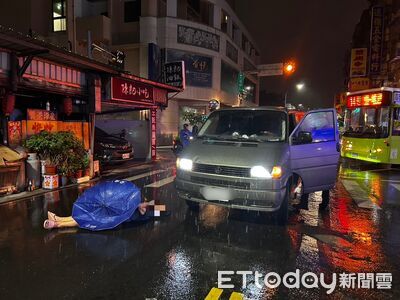 蘆洲婦走斑馬線遭撞倒地影片曝！駕駛下車查看　下秒趁亂跑了