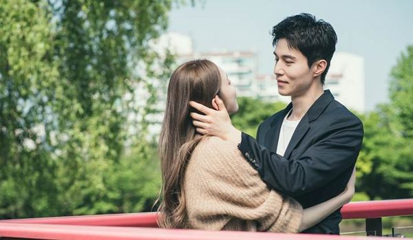 ▲▼戰場敵人變情敵！朴勳戲外追著李棟旭跑　霸氣認：為了他才演這部戲。（圖／Disney+提供）