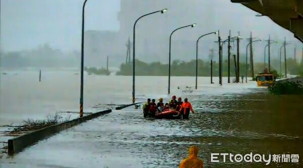 ▲▼   嘉義縣消防局太保朴子救災   。（圖／嘉義縣消防局提供）