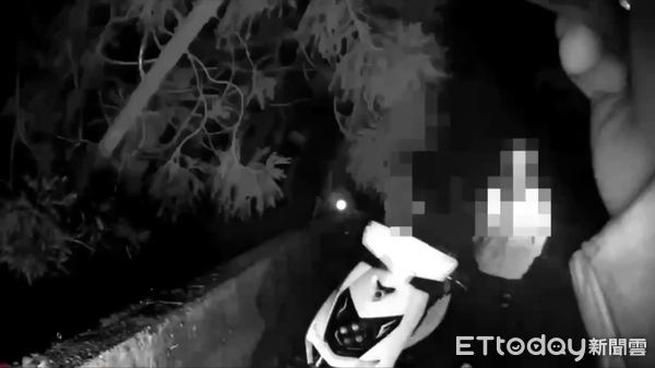 ▲仁愛警分局日前派遣警力加強攔查，取締未懸掛車牌違規2輛。（圖／記者高堂堯翻攝）