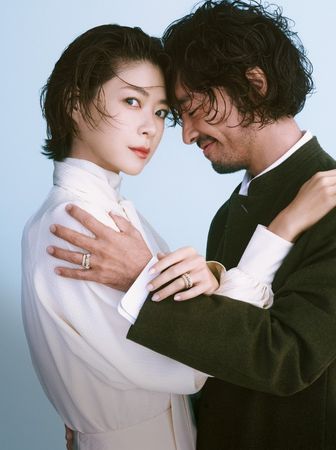 ▲上野樹里不甩婚變傳聞，與老公合體登上雜誌。（圖／翻攝自X）