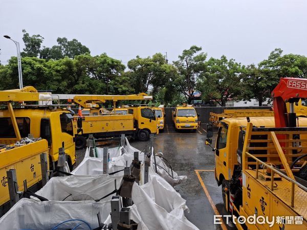 ▲台電屏東區處已備妥人力加強線路巡檢待命搶修。（圖／台電屏東區處提供）