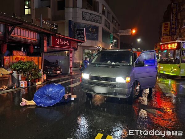 ▲閻女過馬路遭車撞倒，肇事司機趁亂逃跑。（圖／記者陸運陞翻攝）