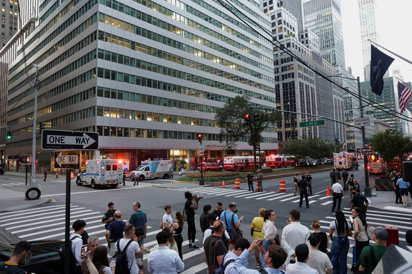 ▲▼持AR-15闖紐約大樓　槍手「隨機掃射」釀5死。（圖／路透）