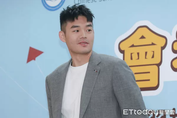 ▲▼羽球「師徒檔」挺公益 《會考制霸》教材捐贈助偏鄉與弱勢生-王齊麟。（圖／記者周宸亘攝）