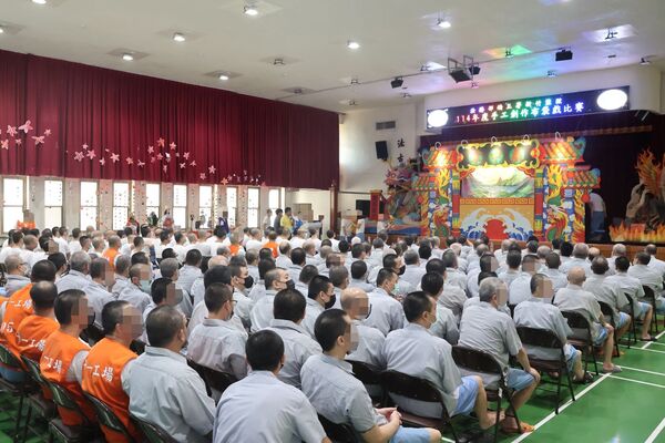 矯正署依規定讓受刑人請假外出後，只會口頭要求他們準時回監報到，一旦出事也不用負任何管理責任。圖非當事人。（翻攝矯正署新竹監獄臉書）