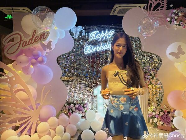 ▲鍾麗緹二女兒Jaden歡慶17歲生日。（圖／翻攝自微博／鍾麗緹）