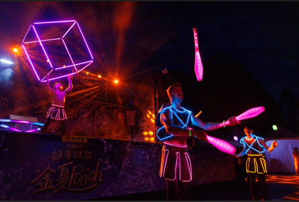 ▲為慶祝開園46周年，六福村今年推出超狂生日回饋，8月1日到8月10日連續10天，8月10日壽星憑證件，即可免費暢玩主題遊樂園。（圖／六福村提供）