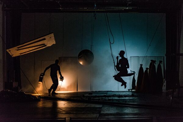 ▲▼兩廳院「2025秋天藝術節」。尤瑞匹底斯．拉斯卡瑞迪斯《泰坦》劇照（圖／&copy;Julian Mommert／兩廳院提供）