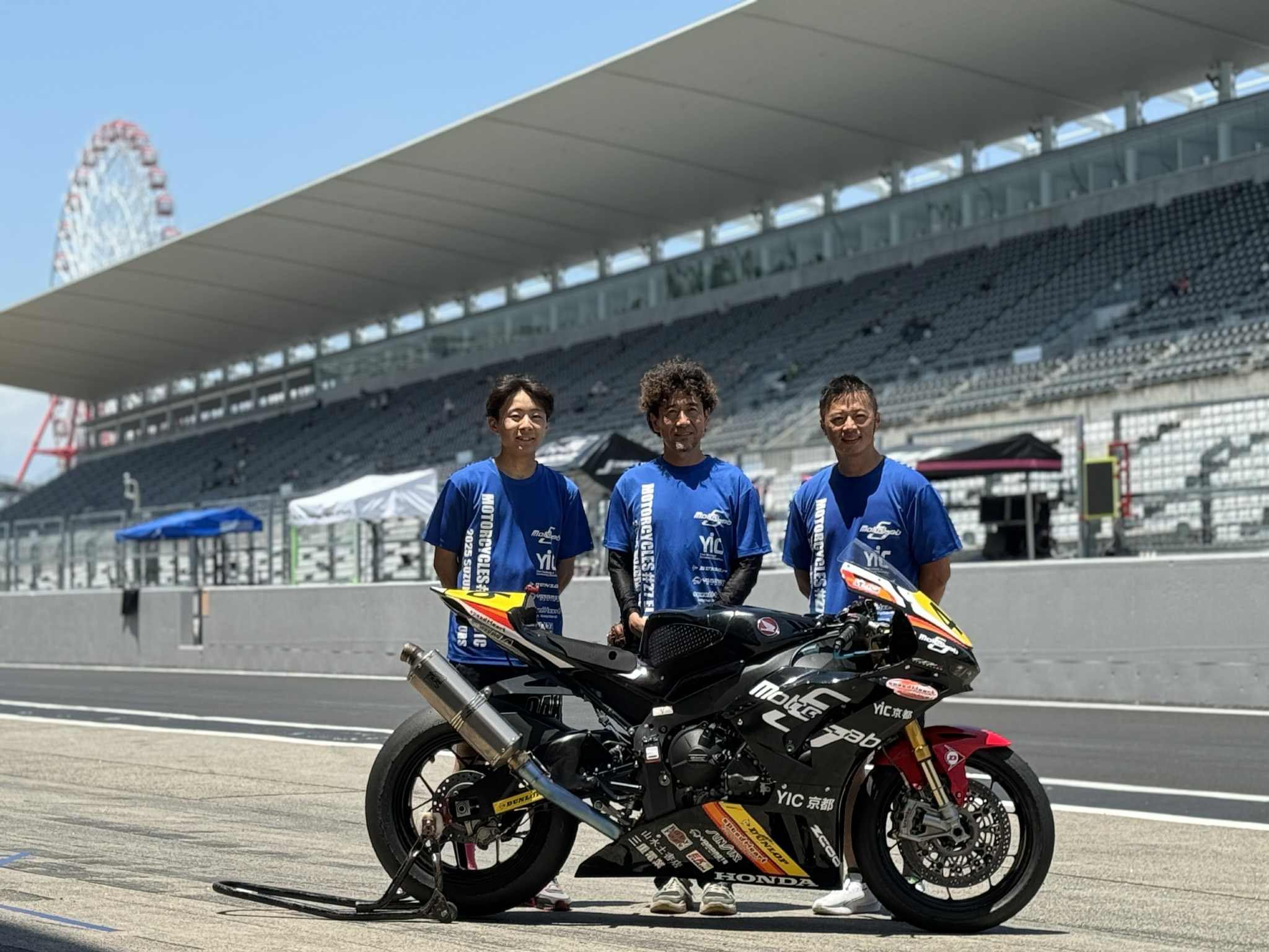 ▲台灣賽車史上第1人「江直螢登上鈴鹿8耐」！老中青組隊激戰8小時。（圖／MOTORCYCLES#27 EJ YIC提供）