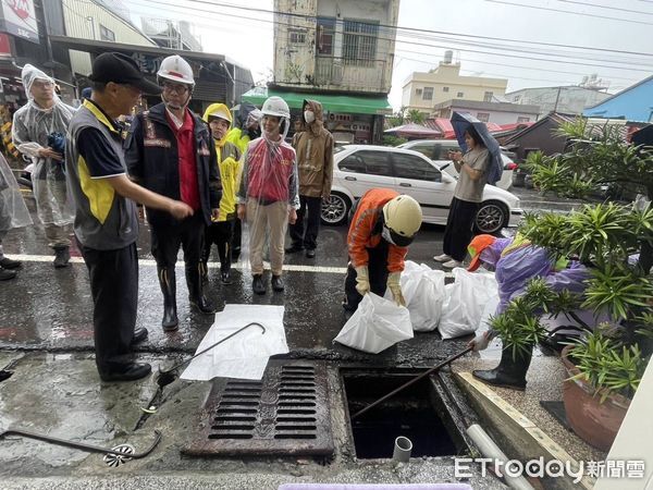 ▲▼ 高雄停班課！陳其邁忙視察排水設施：以最嚴苛降雨情境防汛。（圖／記者賴文萱翻攝）