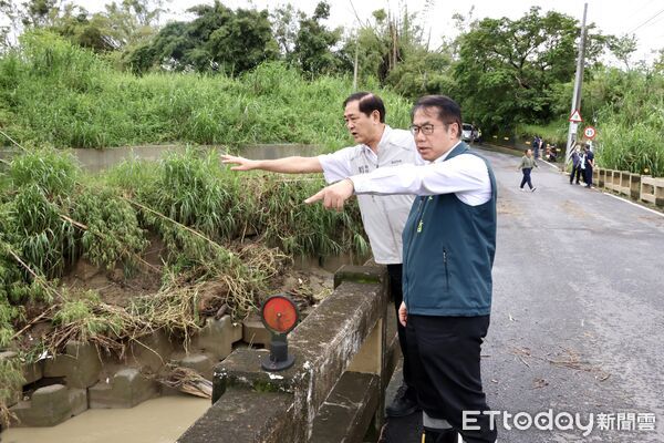 ▲行政院長卓榮泰29日南下台南勘災，宣佈啟動雲嘉南前進指揮所，整合中央資源協助地方復原。（記者林東良翻攝，下同）