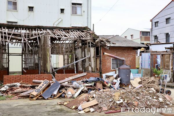 ▲行政院長卓榮泰29日南下台南勘災，宣佈啟動雲嘉南前進指揮所，整合中央資源協助地方復原。（記者林東良翻攝，下同）
