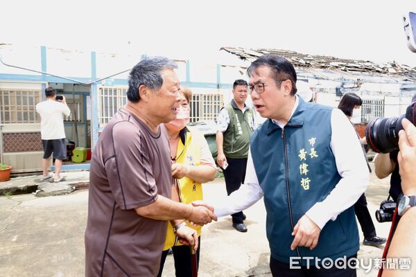 ▲行政院長卓榮泰29日南下台南勘災，宣佈啟動雲嘉南前進指揮所，整合中央資源協助地方復原。（記者林東良翻攝，下同）