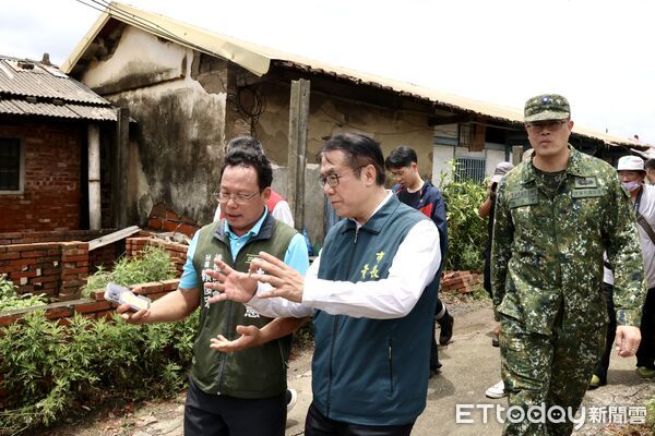 ▲行政院長卓榮泰29日南下台南勘災，宣佈啟動雲嘉南前進指揮所，整合中央資源協助地方復原。（記者林東良翻攝，下同）