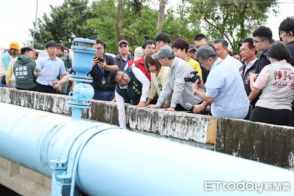 ▲行政院長卓榮泰29日南下台南勘災，宣佈啟動雲嘉南前進指揮所，整合中央資源協助地方復原。（記者林東良翻攝，下同）